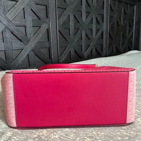 Michael Kors Jet Set Travel Large Chain Shoulder Tote - Picture 5 of 9